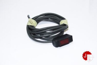 OMRON E3V3-R81 Photoelectric Sensor