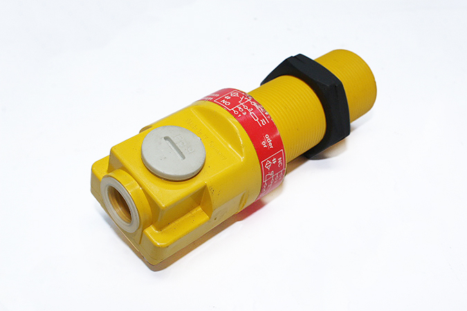 TURCK BC 10-P30SR-FDZ3X Capacitive Sensor - Image 3