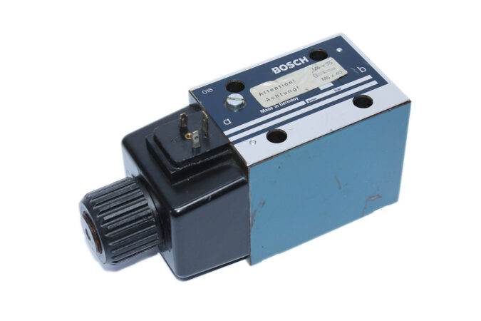 BOSCH 0 810 001 758 DIRECTIONAL CONTROL VALVE 081WV10P1V1011WS220/50-230/60D0