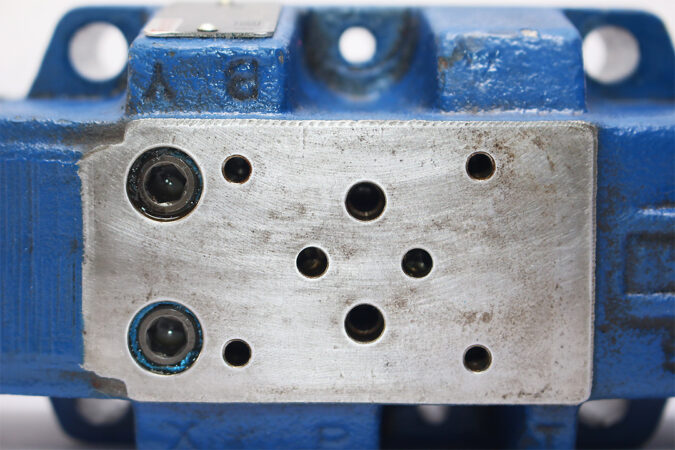 REXROTH R900555558 PILOT OPERATED PROPORTIONAL DIRECTIONAL CONTROL VALVE 4WRZ16E150-60/6AG24NETK4/M - Image 3