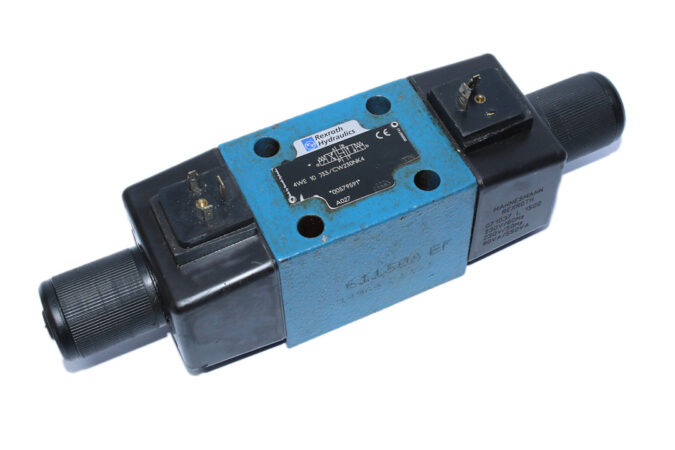 REXROTH R900579591 DIRECTIONAL CONTROL VALVE 4WE10J33/CW230NK4