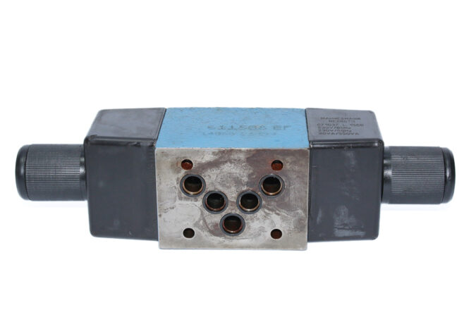 REXROTH R900579591 DIRECTIONAL CONTROL VALVE 4WE10J33/CW230NK4 - Image 6
