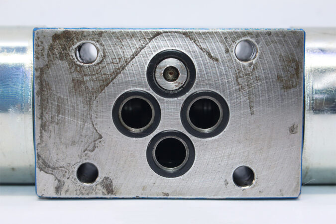 REXROTH R900901045 DIRECTIONAL CONTROL VALVE 4WE 6 J62/EG24N9K4/B08 - Image 4