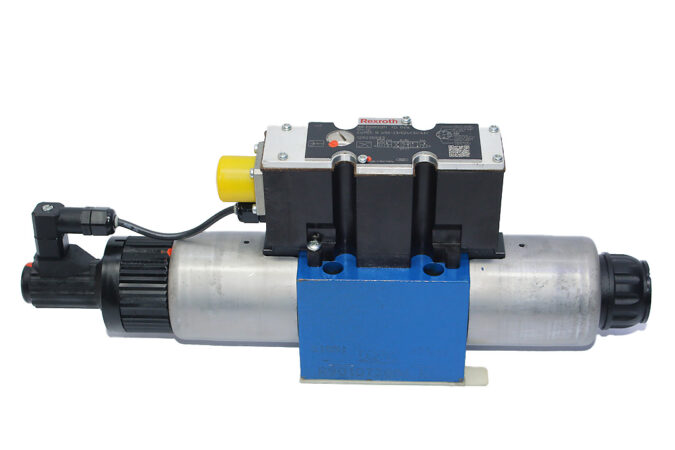 REXROTH R900931371 PROPORTIONAL DIRECTIONAL VALVE 4WREE10W50-23/G24K31/A1V - Image 3