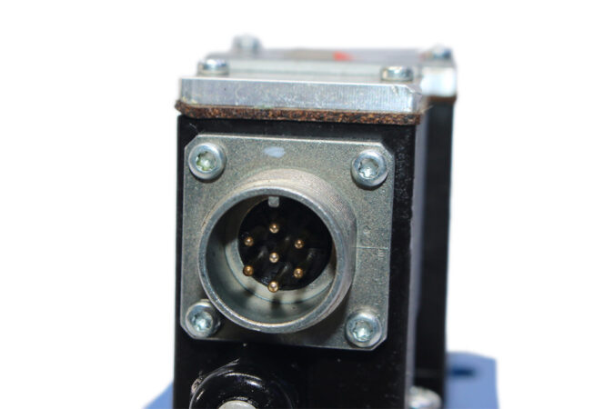 REXROTH R900931371 PROPORTIONAL DIRECTIONAL VALVE 4WREE10W50-23/G24K31/A1V - Image 4