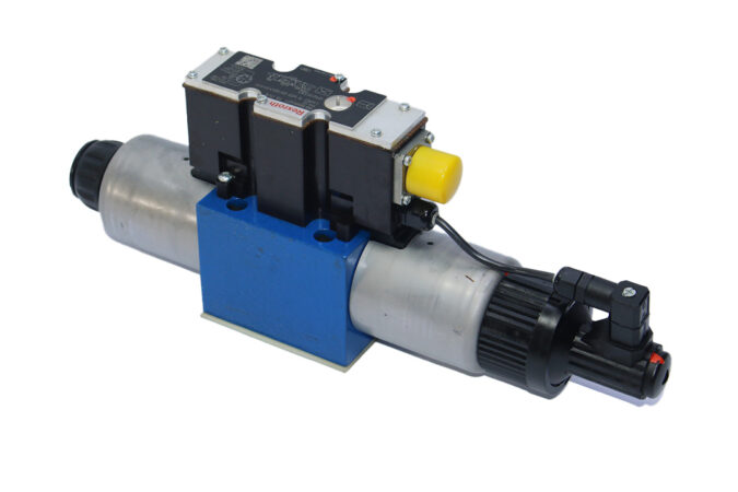 REXROTH R900931371 PROPORTIONAL DIRECTIONAL VALVE 4WREE10W50-23/G24K31/A1V - Image 5