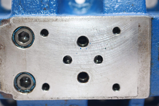 REXROTH R900555558 PILOT OPERATED PROPORTIONAL DIRECTIONAL CONTROL VALVE 4WRZ16E150-60/6AG24NETK4/M - Image 3