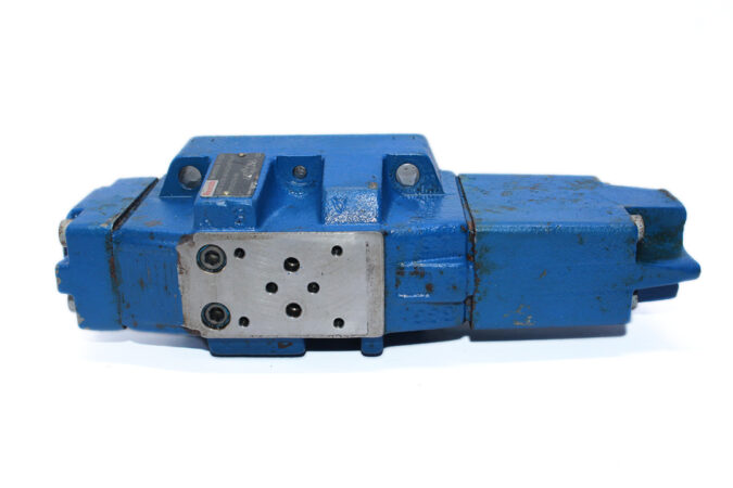 REXROTH R900555558 PILOT OPERATED PROPORTIONAL DIRECTIONAL CONTROL VALVE 4WRZ16E150-60/6AG24NETK4/M - Image 4