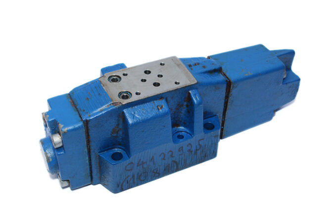 REXROTH R900555558 PILOT OPERATED PROPORTIONAL DIRECTIONAL CONTROL VALVE 4WRZ16E150-60/6AG24NETK4/M