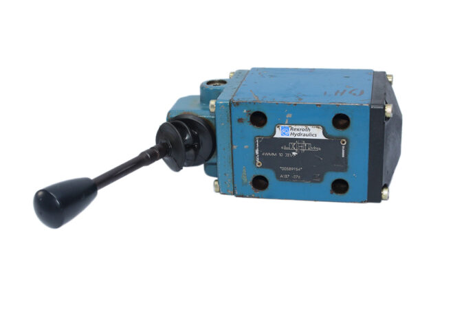REXROTH R900589954 MANUAL DIRECTIONAL VALVE 4WMM10J31/F - Image 3