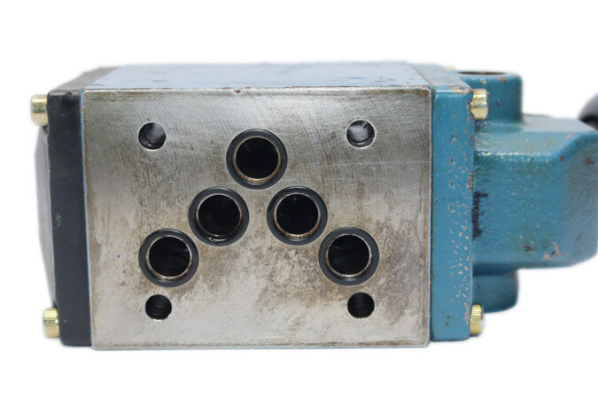 REXROTH R900589954 MANUAL DIRECTIONAL VALVE 4WMM10J31/F - Image 6