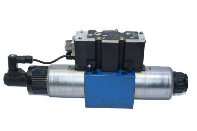 REXROTH R900931371 PROPORTIONAL DIRECTIONAL VALVE 4WREE10W50-23/G24K31/A1V - Image 5