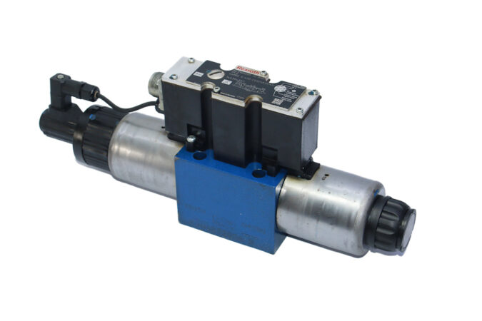 REXROTH R900931371 PROPORTIONAL DIRECTIONAL VALVE 4WREE10W50-23/G24K31/A1V - Image 6