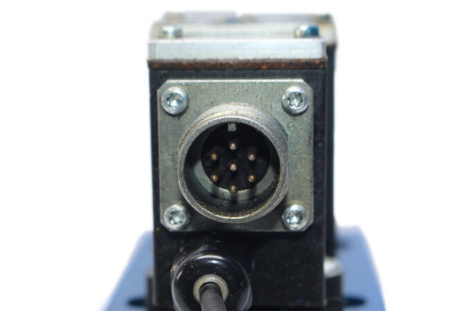 REXROTH R900931371 PROPORTIONAL DIRECTIONAL VALVE 4WREE10W50-23/G24K31/A1V - Image 7