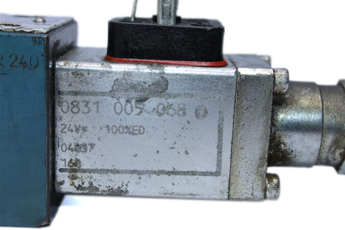 BOSCH 0 810 090 336 DIRECTIONAL CONTROL VALVE - Image 4