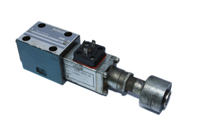 BOSCH 0 810 090 336 DIRECTIONAL CONTROL VALVE