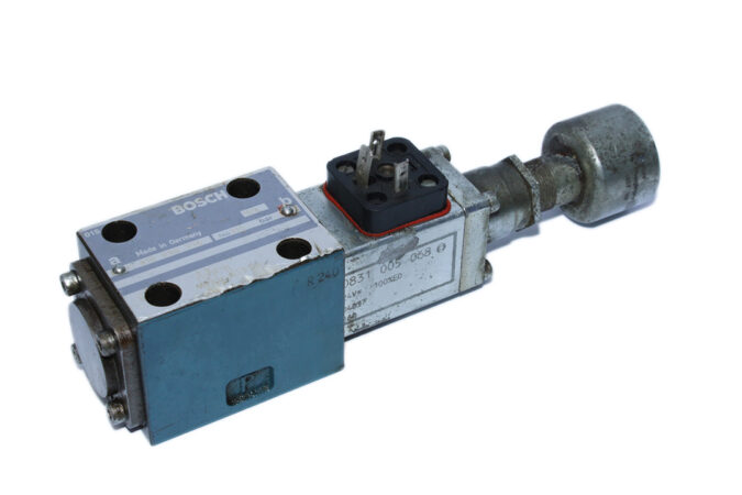 BOSCH 0 810 090 336 DIRECTIONAL CONTROL VALVE
