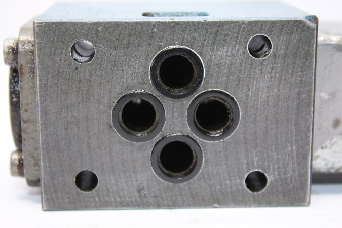 BOSCH 0 810 090 336 DIRECTIONAL CONTROL VALVE - Image 7