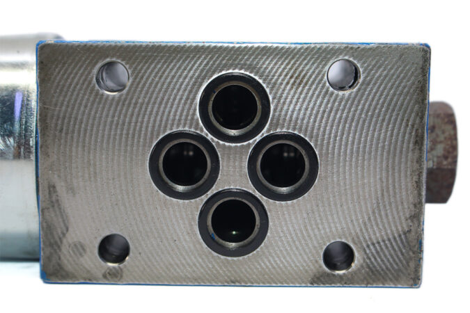 REXROTH R900561274 SOLENOID OPERATED DIRECTIONAL VALVE 4WE 6 D62/EG24N9K4 - Image 3