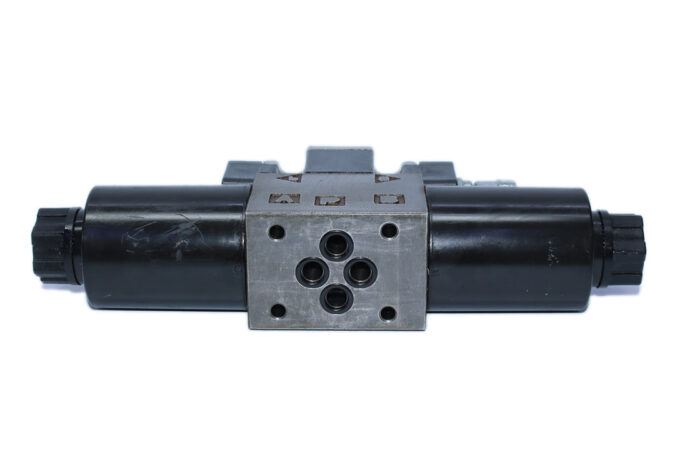 NACHI SE-G01-C6-GR-D2-40 LOW POWER SOLENOID VALVE - Image 6