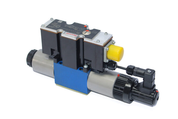 REXROTH R900913359 PROPORTIONAL DIRECTIONAL VALVE 4WREE6W1-32-24/G24K31/A1V - Image 6