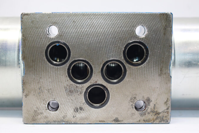 REXROTH R901278761 DIRECTIONAL CONTROL VALVE 4WE10E50/EG24N9K4/M - Image 4