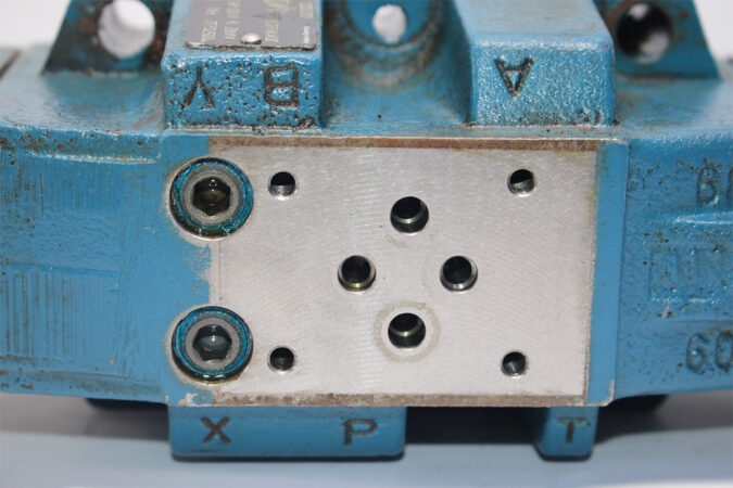 REXROTH R900572222 PILOT OPERATED PROPORTIONAL DIRECTIONAL CONTROL VALVE 4WRZ16W100-60/6AG24NZ4/M - Image 3