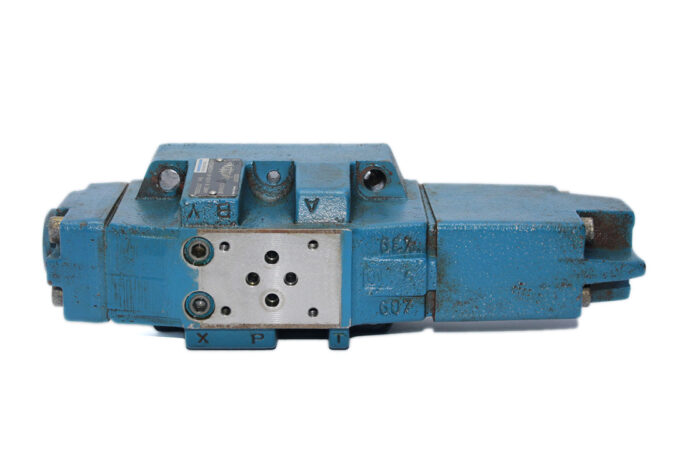 REXROTH R900572222 PILOT OPERATED PROPORTIONAL DIRECTIONAL CONTROL VALVE 4WRZ16W100-60/6AG24NZ4/M - Image 4