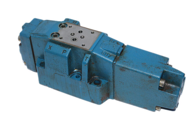 REXROTH R900572222 PILOT OPERATED PROPORTIONAL DIRECTIONAL CONTROL VALVE 4WRZ16W100-60/6AG24NZ4/M - Image 5