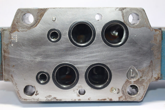 REXROTH R900572222 PILOT OPERATED PROPORTIONAL DIRECTIONAL CONTROL VALVE 4WRZ16W100-60/6AG24NZ4/M - Image 6