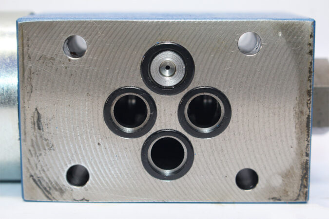 REXROTH R900915069 DIRECT OPERATED DIRECTIONAL CONTROL VALVE 4 WE 6 D62/EG24N9K4/B10 - Image 3