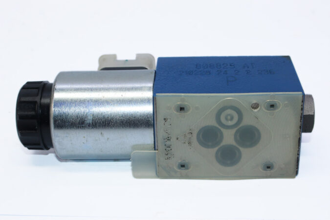 REXROTH R900915069 DIRECT OPERATED DIRECTIONAL CONTROL VALVE 4 WE 6 D62/EG24N9K4/B10 - Image 4