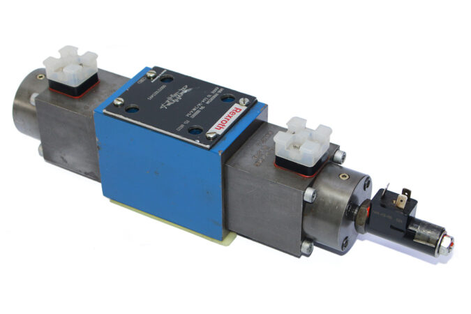 REXROTH R900392344 PROPORTIONAL DIRECTIONAL VALVE 4WRE 10 E64-14/24K4/M - Image 6