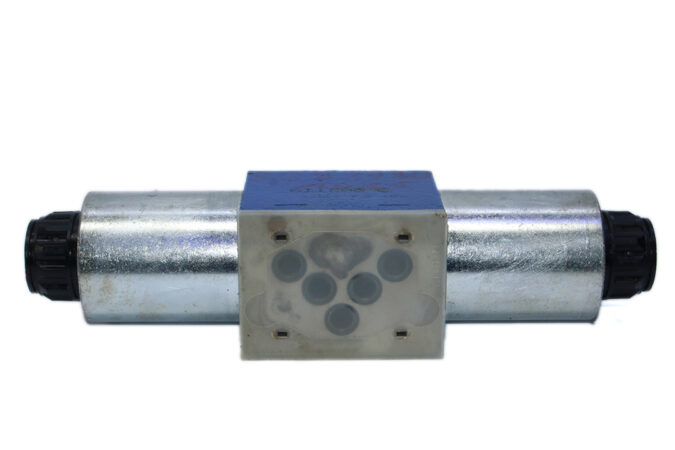 REXROTH R900598583 DIRECTIONAL CONTROL VALVE 4WE 10 R33/CG24N9K4 - Image 5