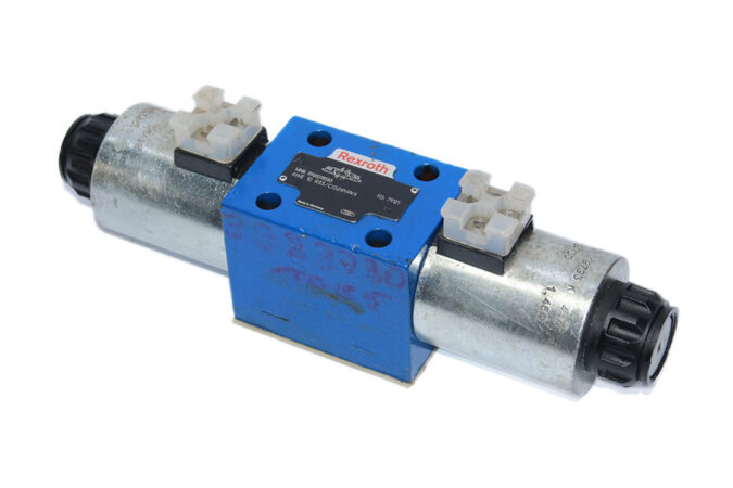 REXROTH R900598583 DIRECTIONAL CONTROL VALVE 4WE 10 R33/CG24N9K4 - Image 6