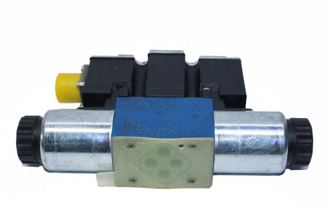 REXROTH R900928872 PROPORTIONAL DIRECTIONAL VALVE 4WRAE6E1-30-22/G24N9K31/A1V - Image 4