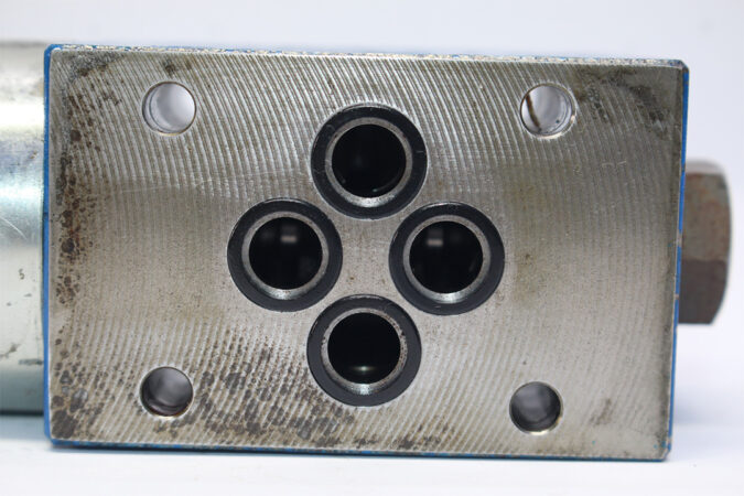 REXROTH R900561280 DIRECTIONAL CONTROL VALVE 4WE 6 EA62/EG24N9K4 - Image 3
