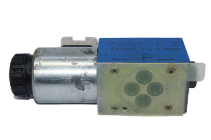 REXROTH R900561280 DIRECTIONAL CONTROL VALVE 4WE 6 EA62/EG24N9K4 - Image 4