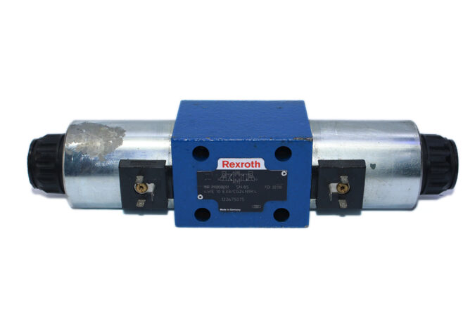 REXROTH R900588201 DIRECTIONAL CONTROL VALVE 4WE 10 E33/CG24N9K4 - Image 3