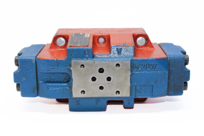 REXROTH R900927134 PILOT OPERATED DIRECTIONAL VALVE 4WEH16R72/6EG24N9ETK4/B08 - Image 4