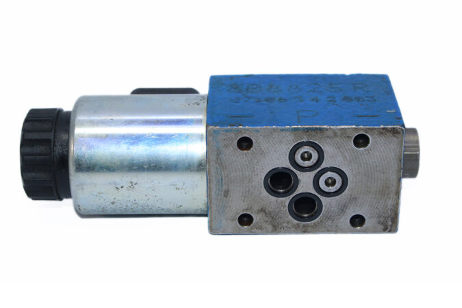 REXROTH R900561280 DIRECTIONAL CONTROL VALVE 4WE 6 EA62/EG24N9K4 - Image 5