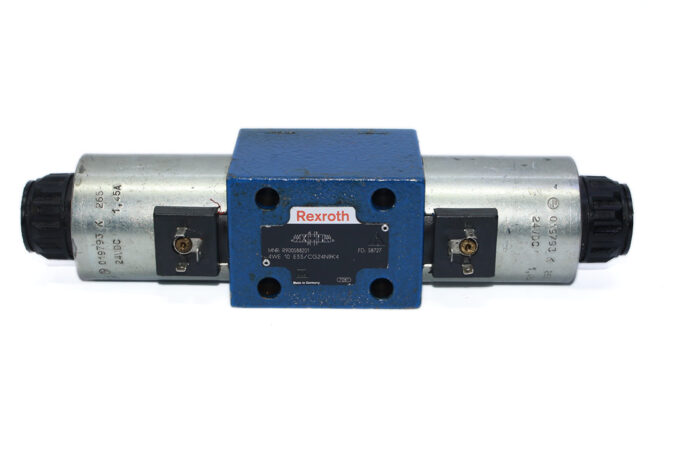 REXROTH R900588201 DIRECTIONAL CONTROL VALVE 4WE 10 E33/CG24N9K4 - Image 3