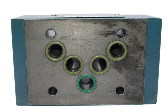 BOSCH 0 811 020 027 BLOCK VALVE COVER PLATE - Image 5