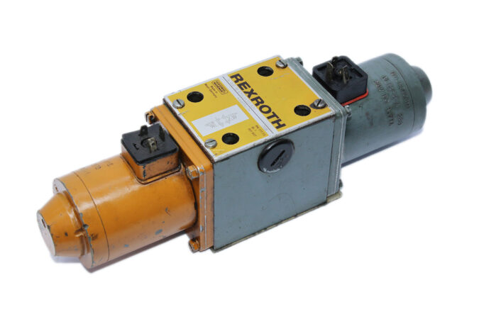 REXROTH 4WE 10E11/LW220-50N DIRECTIONAL CONTROL VALVE