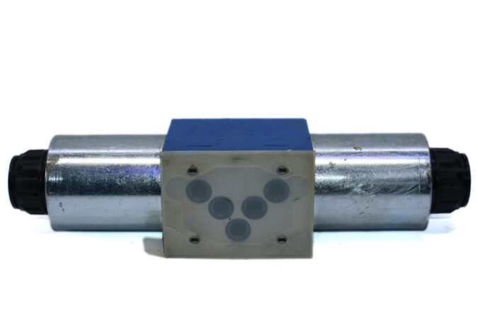 REXROTH R900598653 DIRECTIONAL CONTROL VALVE 4WE 10 U2-33/CG24N9K4 - Image 5