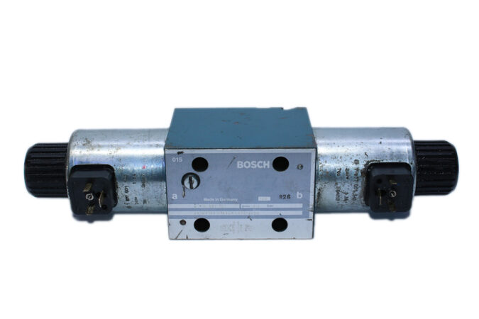BOSCH 0 810 001 731 DIRECTIONAL CONTROL VALVE 081WV10P1V1004WS024/00D0 - Image 3