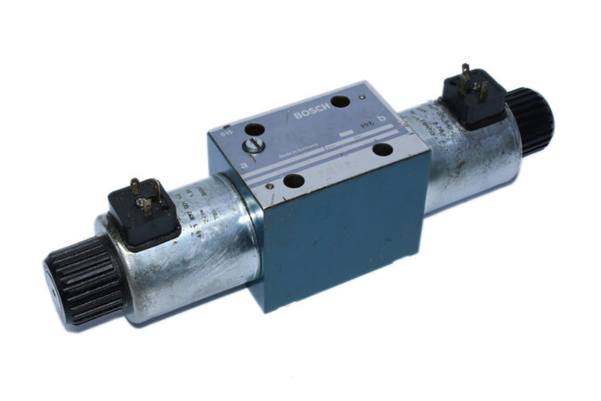 BOSCH 0 810 001 731 DIRECTIONAL CONTROL VALVE 081WV10P1V1004WS024/00D0