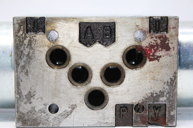 BOSCH 0 810 001 731 DIRECTIONAL CONTROL VALVE 081WV10P1V1004WS024/00D0 - Image 5
