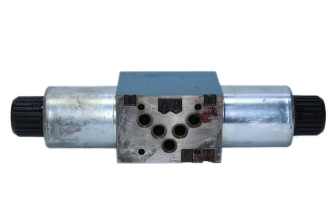 BOSCH 0 810 001 731 DIRECTIONAL CONTROL VALVE 081WV10P1V1004WS024/00D0 - Image 6