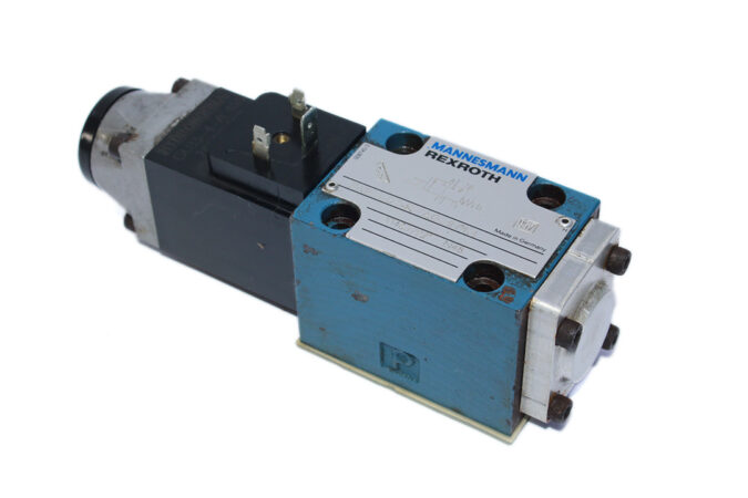 REXROTH R900483992 DIRECT OPERATED DIRECTIONAL CONTROL VALVE 3WE 6 B9-53/AG24N9K4 - Image 5
